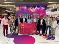 Imagen de la consejera Sara Rubira junto con el resto de la delegaci&oacute;n regional que participa en la edici&oacute;n de 2025 de Asia Fruit Logistica