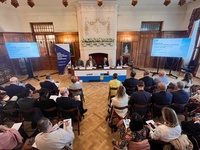 El consejero de Medio Ambiente, Universidades, Investigaci&oacute;n y Mar Menor, Juan Mar&iacute;a V&aacute;zquez, en la reuni&oacute;n de la Conferencia de Rectores de las ...