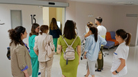 En el recorrido por el Materno Infantil de la Arrixaca los profesionales informan sobre su actividad y responden las dudas de embarazadas y famil...