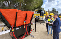 El consejero de Medio Ambiente, Universidades, Investigaci&oacute;n y Mar Menor, Juan Mar&iacute;a V&aacute;zquez, visita a los efectivos de las brigadas forestales y...