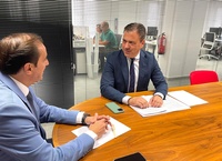 El consejero de Presidencia, Marcos Ortu&ntilde;o, en una reuni&oacute;n con el presidente de la Federaci&oacute;n de Municipios, V&iacute;ctor Manuel L&oacute;pez