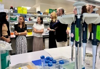 La&nbsp;consejera de Empresa, Empleo y Econom&iacute;a Social, Marisa L&oacute;pez Arag&oacute;n,&nbsp;junto con el director general del INFO, Joaqu&iacute;n G&oacute;mez y miembros de Longesq,...