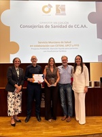 La directora gerente del SMS, Isabel Ayala (c), recogi&oacute; los premios acompa&ntilde;ada de t&eacute;cnicos y responsables de innovaci&oacute;n de Salud