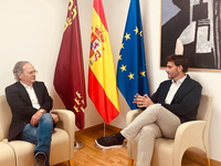 Reuni&oacute;n del director general de Acci&oacute;n Exterior y Cooperaci&oacute;n, Juan Jos&eacute; Almela, y el responsable de La Nacional, Antonio Morales
