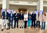 La consejera Carmen Conesa, con representantes del sector tur&iacute;stico en la presentaci&oacute;n de la Convenci&oacute;n.