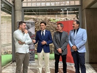 El consejero de Fomento e Infraestructuras, Jorge García Montoro, junto a Arturo García Agüera, decano del Colegio Oficial de Arquitectos de Murcia,...