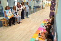 La consejera de Política Social, Familias e Igualdad, Conchita Ruiz, durante su visita al Centro de Atención a la Infancia de La Vaguada, en Cartagena (2)