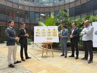 El consejero de Fomento e Infraestructuras, Jorge García Montoro, acompañado del presidente de la Federación de Municipios de la Región de Murcia, Víctor Manuel López, el presidente de Frecom, José Hernández, el profesor de la UPCT que ha elaborado el inventario, Juan Pedro Sanz y el secretario general de la Consejería de Fomento e Infraestructuras, José Francisco Lajara, durante la presentación d