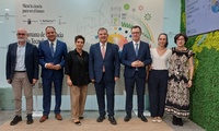 El consejero de Medio Ambiente, Universidades, Investigación y Mar Menor, Juan María Vázquez, junto con parte del equipo de la Fundación Séneca, ...