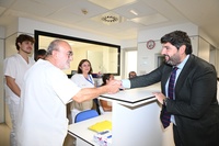 López Miras visita la nueva planta de enfermos agudos de la Unidad de Psiquiatría y Salud Mental del Hospital Morales Meseguer de Murcia (2)