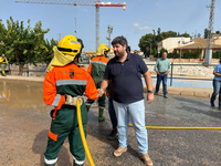 El jefe del Ejecutivo regional, Fernando López Miras, en su visita a distintas zonas afectadas por la DANA (1)