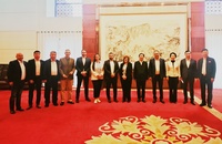 El director general de Universidades, Antonio Caballero, junto con el vicepresidente de la provincia de Shandong, Sun Jiye, y representantes del ...
