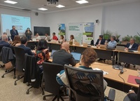 El consejero de Medio Ambiente, Universidades, Investigaci&oacute;n y Mar Menor, Juan Mar&iacute;a V&aacute;zquez, dio la bienvenida a los integrantes de la Comisi&oacute;n ...