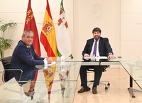 El presidente de la Comunidad, Fernando López Miras, se reunió hoy con el alcalde de Pliego, Antonio Huéscar