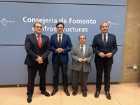 El consejero de Fomento e Infraestructuras, Jorge García Montoro, acompañado del Director de CTCOM, Antonio Trigueros, el director general de Carreteras,...