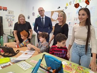 El consejero de Educación y Formación Profesional, Víctor Marín, visita el aula abierta del colegio Mariano Aroca López (Murcia)