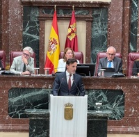 El consejero de Fomento e Infraestructuras, Jorge García Montoro, durante su intervención en la Asamblea Regional para defender el Decreto-ley de...