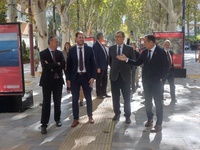 El director general de Industria, Energía y minas, Federico Miralles, junto con el alcalde de Murcia, José Ballesta, el presidente del Colegio Oficial...