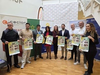 El director del Instituto de Fomento, Juan Francisco Martínez, con el resto de participantes en el acto de presentación.   