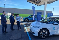 El consejero de Medio Ambiente, Universidades, Investigación y Mar Menor, Juan María Vázquez, junto con el director de proyectos de Zunder, Roberto...