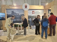 Estand de los Caminos de la Cruz en la feria Fairway.
