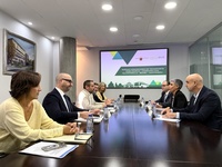 El director general de Movilidad y Transportes, José Antonio Verdú, en la reunión mantenida con la alcaldesa de Beniel, Mari Carmen Morales, el concejal...