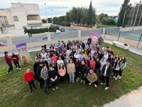 La consejera de Turismo, Cultura, Juventud y Deportes, Carmen Conesa, visitó el encuentro formativo de Corresponsales Juveniles en San Pedro del ...