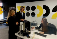 El consejero de Econom&iacute;a, Hacienda, Fondos Europeos y Transformaci&oacute;n Digital, Luis Alberto Mar&iacute;n, y la alcaldesa de Ceheg&iacute;n, Alicia del Amor, visitan...