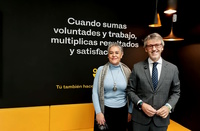El consejero de Econom&iacute;a, Hacienda, Fondos Europeos y Transformaci&oacute;n Digital, Luis Alberto Mar&iacute;n, y la alcaldesa de Calasparra, Teresa Garc&iacute;a, visitan...