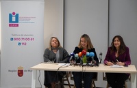 La consejera de Pol&iacute;tica Social, Familias e Igualdad, Conchita Ruiz, presentando el balance de la red regional de recursos para atender a v&iacute;ctimas...