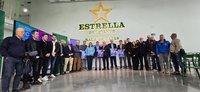 Asistentes a la presentaci&oacute;n de la regata Carnaval de &Aacute;guilas.