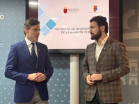El consejero de Fomento e Infraestructuras, Jorge Garc&iacute;a Montoro, y el alcalde de La Uni&oacute;n, Joaqu&iacute;n Zapata, durante la reuni&oacute;n para analizar la &uacute;ltima...