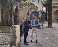 El director general de Patrimonio Cultual, Patricio S&aacute;nchez, y el alcalde Jos&eacute; Emilio Palaz&oacute;n, durante la visita.