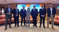 El consejero de Medio Ambiente, Universidades, Investigaci&oacute;n y Mar Menor, Juan Mar&iacute;a V&aacute;zquez, junto a los ponentes y organizaci&oacute;n del acto de presentaci&oacute;n...