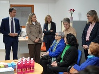La consejera de Pol&iacute;tica Social, Familias e Igualdad, Conchita Ruiz, y el alcalde de Molina de Segura, Jos&eacute; &Aacute;ngel Alfonso, durante su visita al Centro...