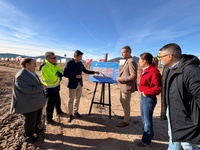 El consejero de Fomento e Infraestructuras, Jorge Garc&iacute;a Montoro, junto al alcalde de Caravaca de la Cruz, Jos&eacute; Garc&iacute;a, supervisan el inicio de obra...