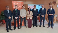 El consejero de Medio Ambiente, Universidades, Investigaci&oacute;n y Mar Menor, Juan Mar&iacute;a V&aacute;zquez, junto a la alcaldesa de Yecla, Remedios Lajara, en ...