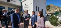 El consejero de Medio Ambiente, Universidades, Investigaci&oacute;n y Mar Menor, Juan Mar&iacute;a V&aacute;zquez, durante su visita a la Oficina Comarcal de Agentes ...