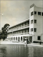 Imagen del antiguo Hotel Los Arcos, antes de su reconversi&oacute;n en hospital.