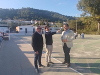 El director general de Deportes, Fran S&aacute;nchez, present&oacute; hoy el proyecto de rehabilitaci&oacute;n de las pistas deportivas del polideportivo Julio Cardoz...