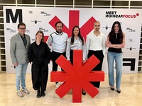 Imagen de la consejera de Turismo, Cultura, Juventud y Deportes, Carmen Conesa, con los ponentes de 'Meet Fashion Focus'