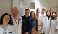 La gerente del SMS junto al presidente de la Asociaci&oacute;n Murciana de Fibrosis Qu&iacute;stica y los profesionales de la unidad del Virgen de la Arrixaca....