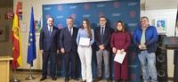 El consejero de Medio Ambiente, Universidades, Investigaci&oacute;n y Mar Menor, Juan Mar&iacute;a V&aacute;zquez, y el rector de la Universidad de Murcia (UMU), Jos&eacute;...
