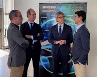 Un momento de la visita del consejero de Transformaci&oacute;n Digital al nuevo centro de excelencia SAP de la multinacional Stratesys