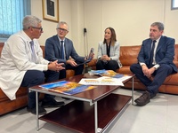 El consejero de Salud, Juan Jos&eacute; Pedre&ntilde;o, y la directora gerente del Servicio Murciano de Salud, Isabel Ayala,  con el presidente de la junta directiva...