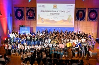 Foto de familia de todos los participantes en la final regional de la First Lego League que organiza la Fundaci&oacute;n Integra Digital junto con la UP...