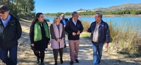 El consejero de Medio Ambiente, Universidades, Investigaci&oacute;n y Mar Menor, Juan Mar&iacute;a V&aacute;zquez, junto a la alcaldesa de Ceheg&iacute;n, Alicia del Amor, en...