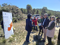 El consejero de Medio Ambiente, Universidades, Investigaci&oacute;n y Mar Menor, Juan Mar&iacute;a V&aacute;zquez, junto a la alcaldesa de Ceheg&iacute;n, Alicia del Amor, visita...