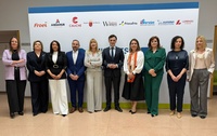 El consejero de Fomento e Infraestructuras, Jorge Garc&iacute;a Montoro, junto al director general de Movilidad y Transportes, Jos&eacute; Antonio Verd&uacute;, y una...