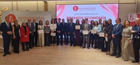 El consejero de Medio Ambiente, Universidades, Investigaci&oacute;n y Mar Menor, Juan Mar&iacute;a V&aacute;zquez, junto al decano de la UMU, Pedro Jes&uacute;s Cuesta; de la...